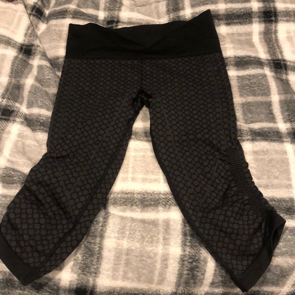 Lululemon cropped leggings - Picture 2 of 5